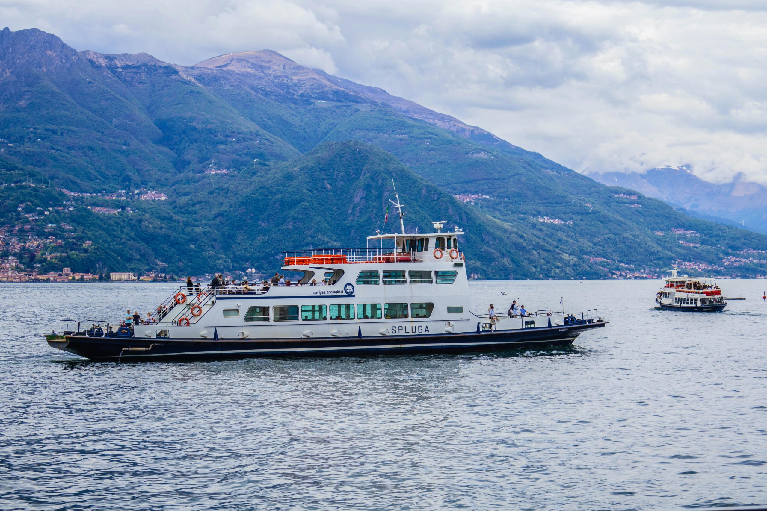 Boat tours in hidden lake regions of Italy – Lake Orta, Lake Como